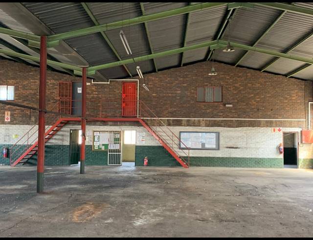 840M² WAREHOUSE TO LET IN ANDERBOLT